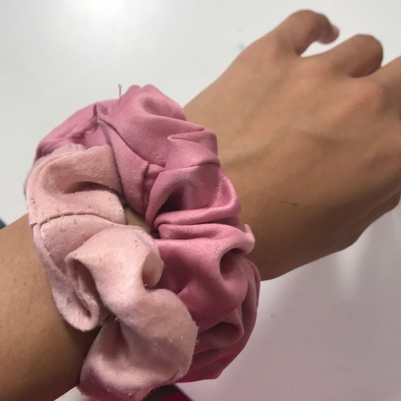 Pink scrunchie 2 pack - Picture 2 of 4